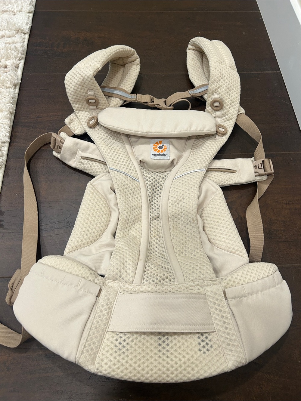 Ergobaby Omni Classic Carrier in natural beige mesh